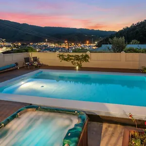 Fabulous With Private Spa Pool & Gym Apartment Picton