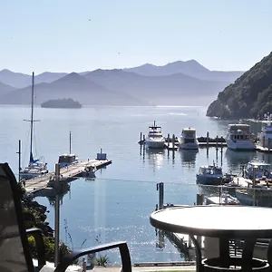 Waterfront Apartment Picton